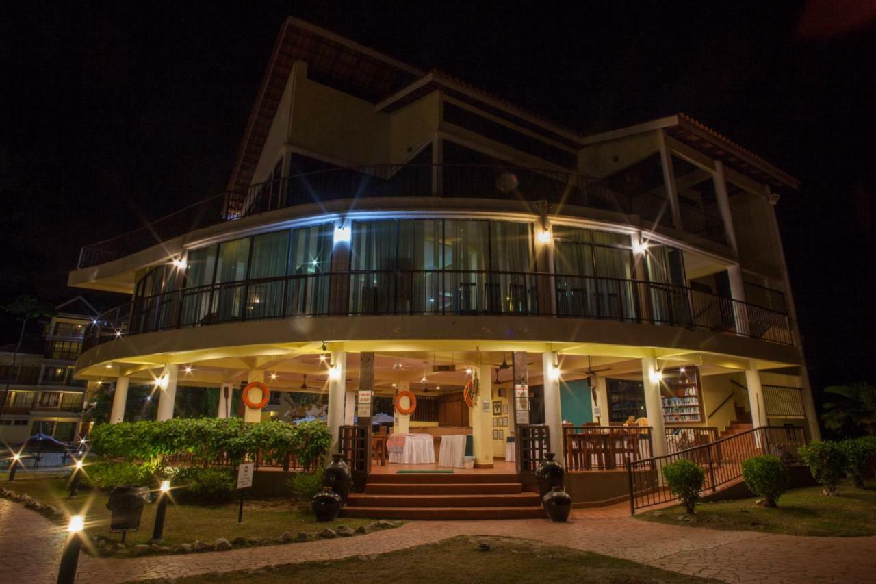 อันจุงัน บีช รีสอร์ต Hotel กัมปุง ตาลุค นิปาห์ ภายนอก รูปภาพ