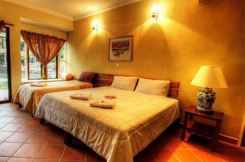 อันจุงัน บีช รีสอร์ต Hotel กัมปุง ตาลุค นิปาห์ ภายนอก รูปภาพ